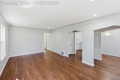 1781 Brys Dr, Grosse Pointe Woods, MI 48236 - photo 3