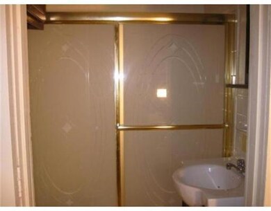 82 Grand St unit 1st Fl-R, Lowell, MA 01851 - photo 4