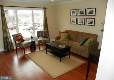 504 Peacock Dr, Hyattsville, MD 20785 - photo 3