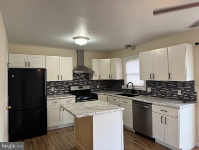 213 Zwecker Cir, New Holland, PA 17557 - photo 2