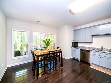 Large Open Kitchen w/breakfast area