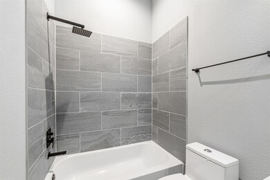 8422 Berry Green Ln, Houston, TX 77022 - photo 5