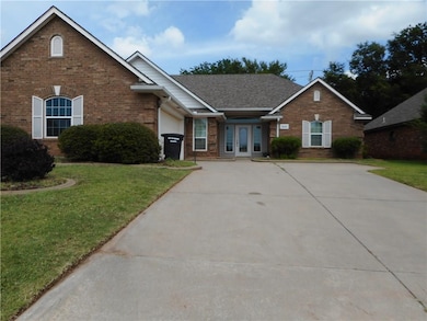 2628 E Hills Dr, Moore, OK 73160 - photo 2