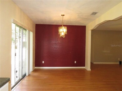 8606 Wood Ridge Rd, Tampa, FL 33619 - photo 3