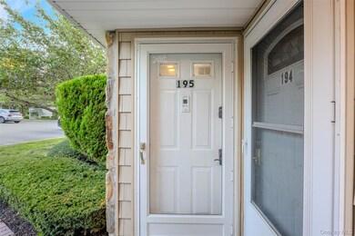 195 Lake Pointe Cir, Middle Island, NY 11953 - photo 3