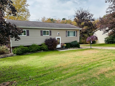 219 Aztec Ln, New Cumberland, WV 26047 - photo 3