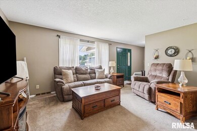 2222 W 30th St, Davenport, IA 52804 - photo 4