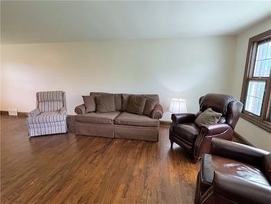 208 Mccartney Dr, Coraopolis, PA 15108 - photo 6