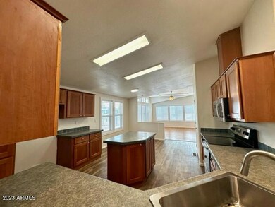 Silver Kitchen2