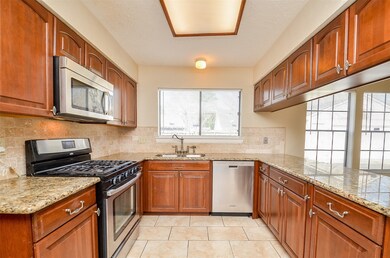 8307 Clover Gardens Dr, Houston, TX 77095 - photo 7