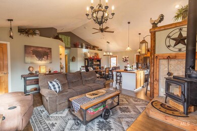 2562 Royal Vista Dr, Homedale, ID 83628 - photo 7