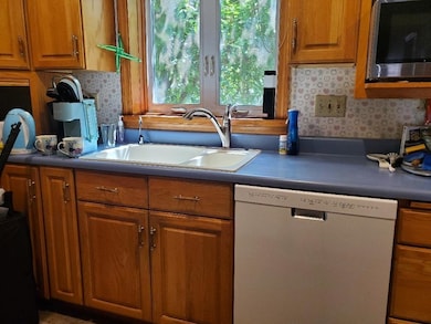 281 Hamlet St, Fall River, MA 02724 - photo 3