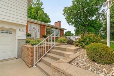 1421 Grand Blvd, Cedar Falls, IA 50613 - photo 2