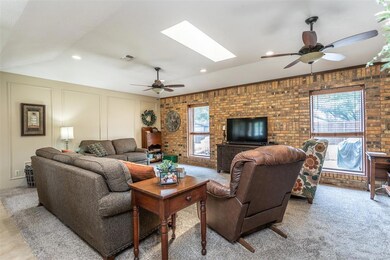 1904 Woodlawn Ct, Gainesville, TX 76240 - photo 3