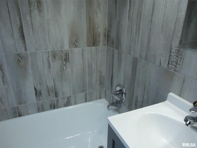 2348 W High St, Davenport, IA 52804 - photo 5