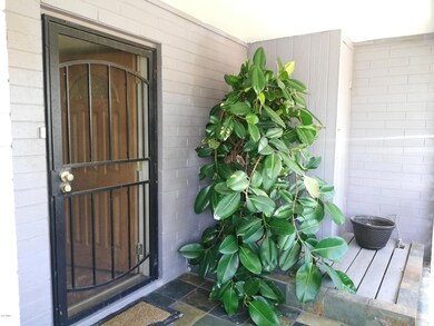 3116 N 53rd Pkwy, Phoenix, AZ 85031 - photo 5