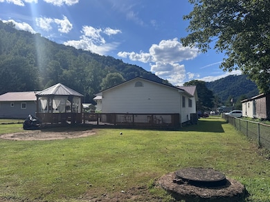 135 Dakota Ct, Colcord, WV 25048 - photo 6