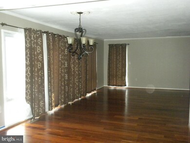 12807 Kernel Cir, Bowie, MD 20715 - photo 3