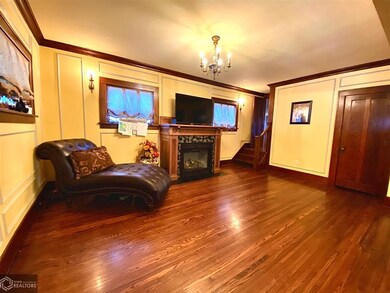 Living Room/Fireplace
