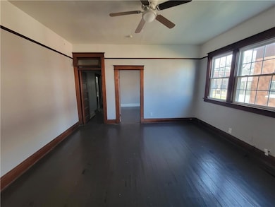 210 Illinois Ave, Saint Joseph, MO 64504 - photo 3