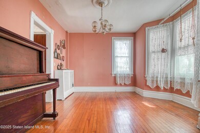 46 Duncan Rd, Staten Island, NY 10301 - photo 7