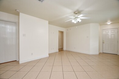 8907 Doak Ln, Houston, TX 77075 - photo 6