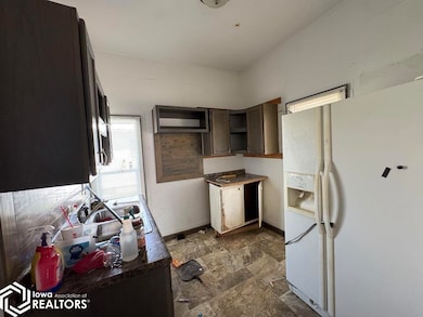 403 W Van Buren St, Centerville, IA 52544 - photo 7