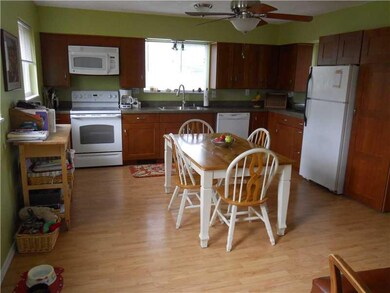 Kitchen. The very appealing Country Kitchen is tot