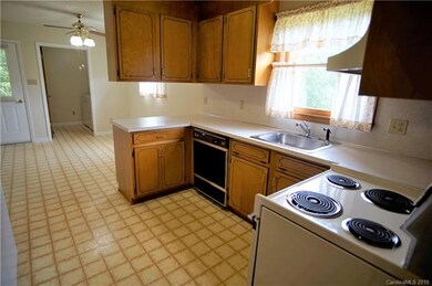 122 W Haven Dr, Statesville, NC 28625 - photo 6