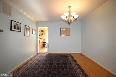 2948 Waterford Ct, Vienna, VA 22181 - photo 5