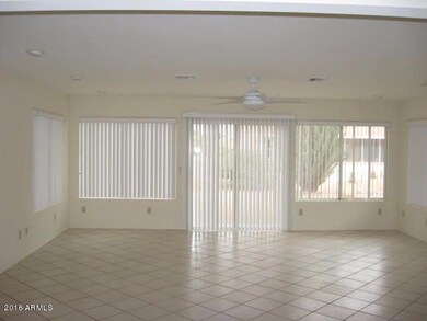 NICE FAMILY ROOM / GAME ROOM