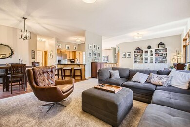 9416 Overlook Ct N - Web Quality - 005 - 10 Living Room.jpg