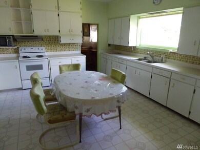 3906 Whitcomb St, Raymond, WA 98577 - photo 7