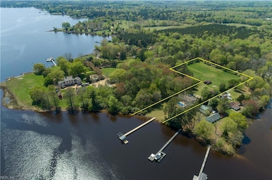 North River ~ the Gold Coast with easy access to M