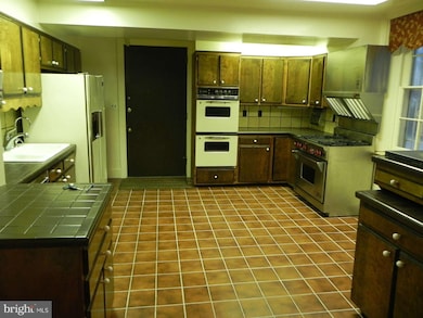 4206 Euclid Ave, Baltimore, MD 21229 - photo 4