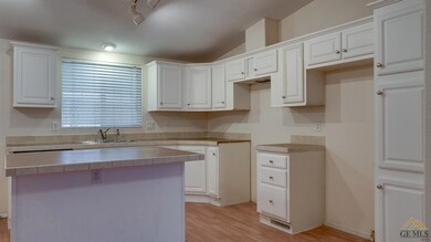 1601 Poso Dr unit 75, Wasco, CA 93280 - photo 5