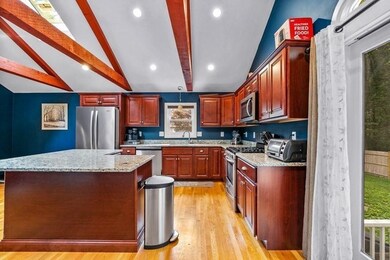 137 Manzella Ct, Rockland, MA 02370 - photo 5