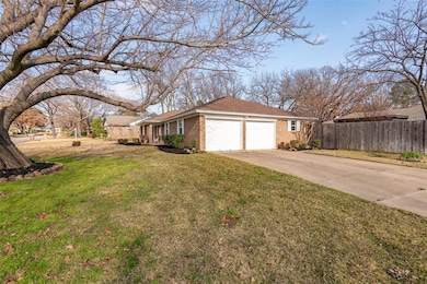 2 Lincolnshire Cir, Bedford, TX 76021 - photo 4