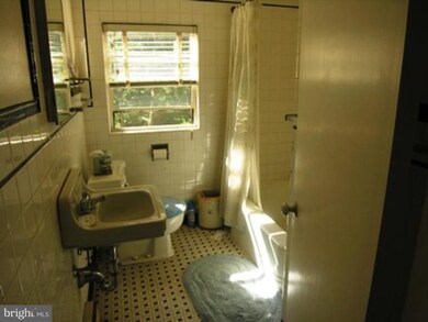 2706 Frazier Dr, Temple Hills, MD 20748 - photo 4