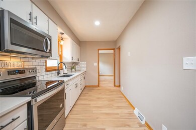 3920 40th St, Des Moines, IA 50310 - photo 6