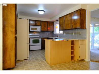 3747 Keeler Ave, Eugene, OR 97401 - photo 4