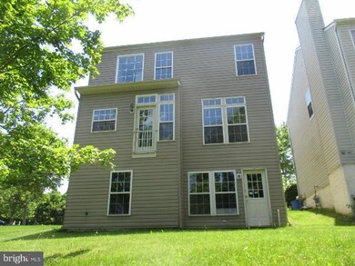 8318 Lyndhurst St, Laurel, MD 20724 - photo 5