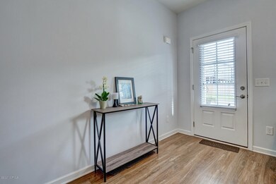 817 Isle of Palms Way-large-005-027-P476