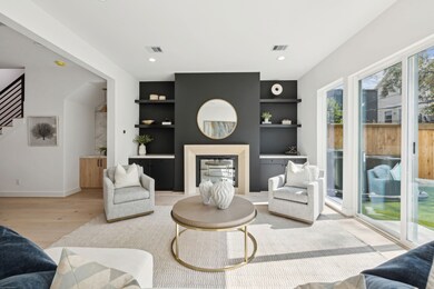  Floor-to-ceiling windows flood the living space w