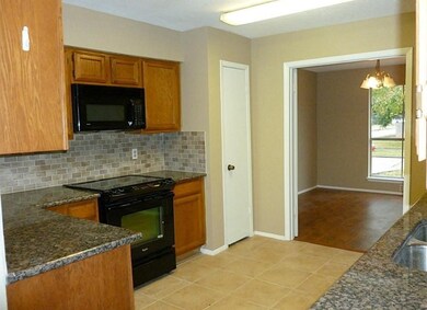 1314 W Castlewood Ave, Friendswood, TX 77546 - photo 4