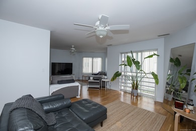 109 Harbour Close unit 109, New Haven, CT 06519 - photo 3