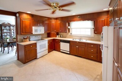 267 Park Ave, Mount Joy, PA 17552 - photo 4