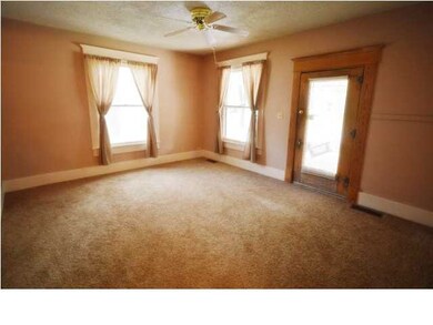New Carpet and paint throughout