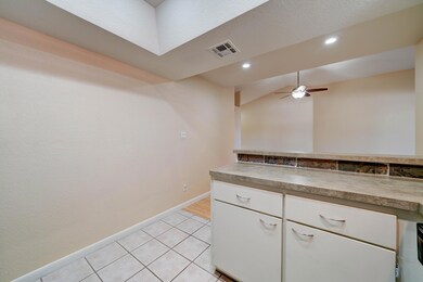 1402 S Jentilly-15