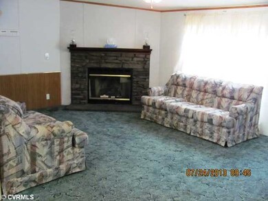 Living Room - nice gas fireplace in spacious livin